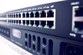 Как выбрать PoE‑коммутатор для системы видеонаблюдения: простая инструкция для новичка