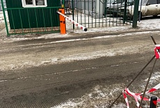 Монтаж шлагбаума при въезде на строительную площадку РМК-Арены
